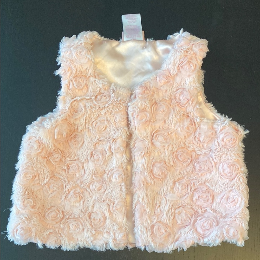 Fleece vest with rosettes light pink